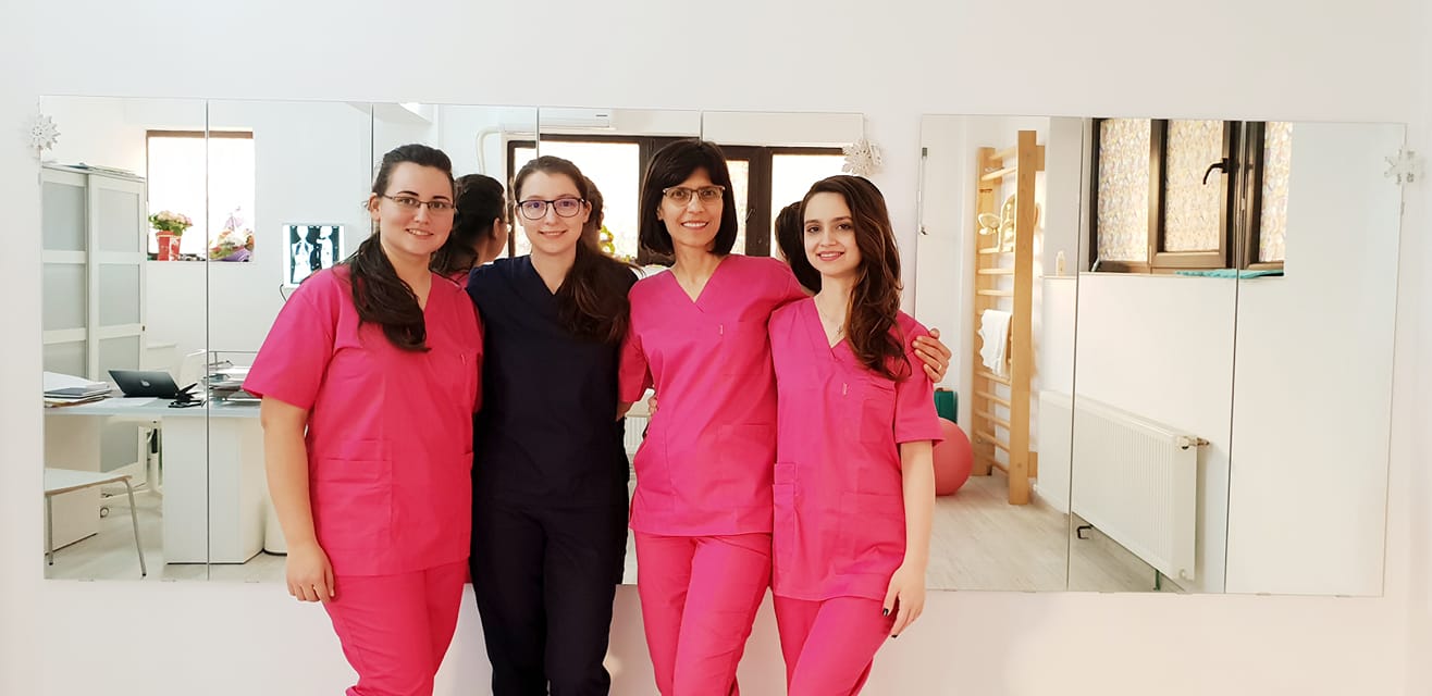 Dr. Adriana Zaharia și echipa Right Hand Dr. Adriana Zaharia și echipa Right Hand
